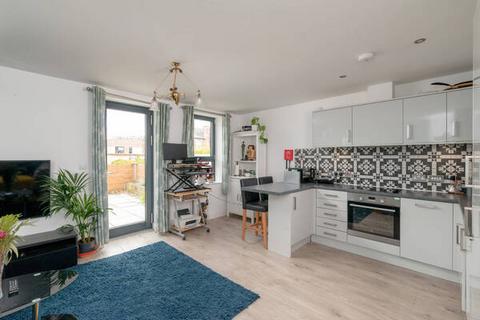 2 bedroom flat to rent, Stoddart Way, Canonmills, Edinburgh, EH7