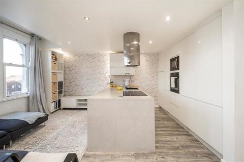 2 bedroom flat for sale, Charlton Church Lane, London SE7