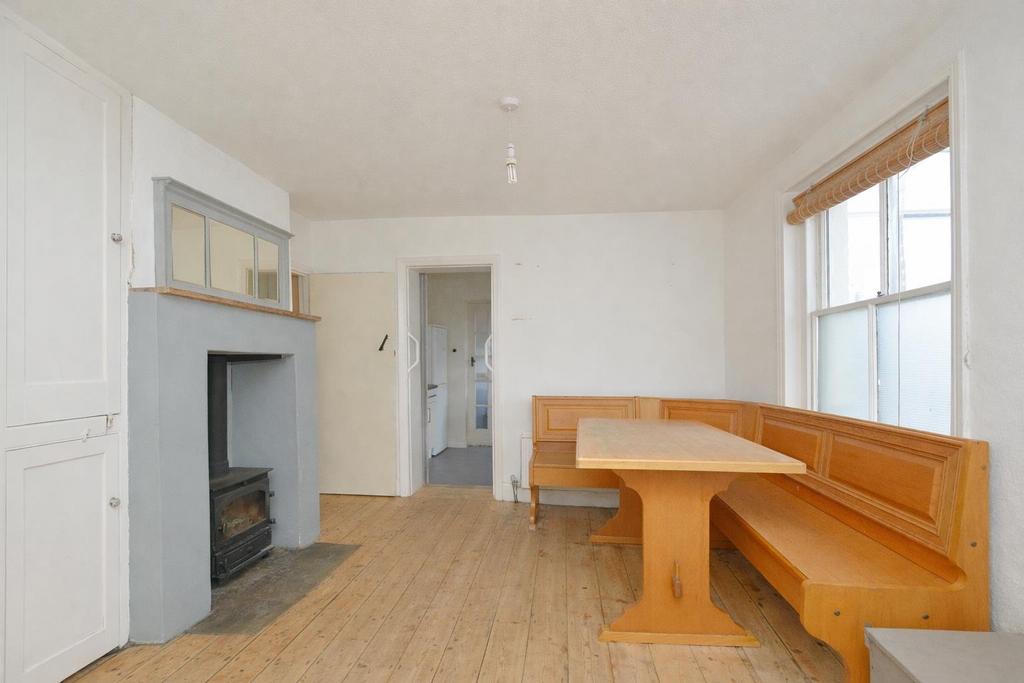 Dining Area.jpg