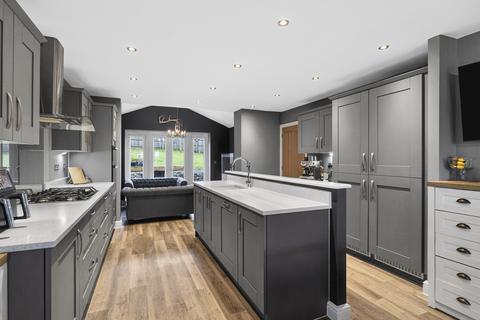 4 bedroom detached house for sale, Oakland Drive, Moira, DE12