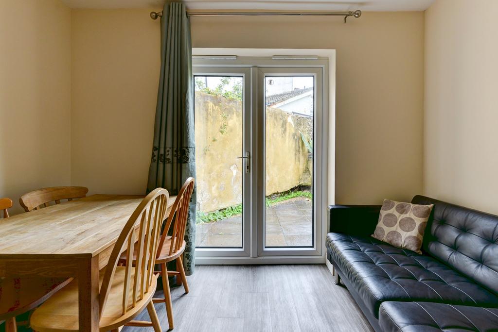 Bright, tidy ground-floor living area with Fren...