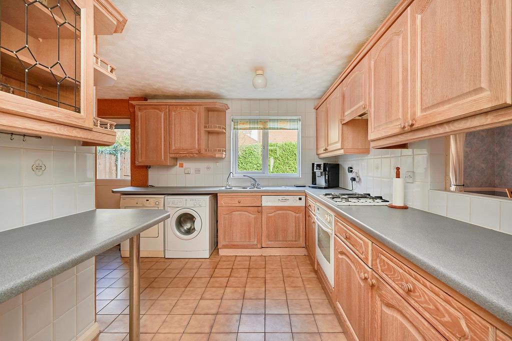 L-Shaped Kitchen/Breakfast Room