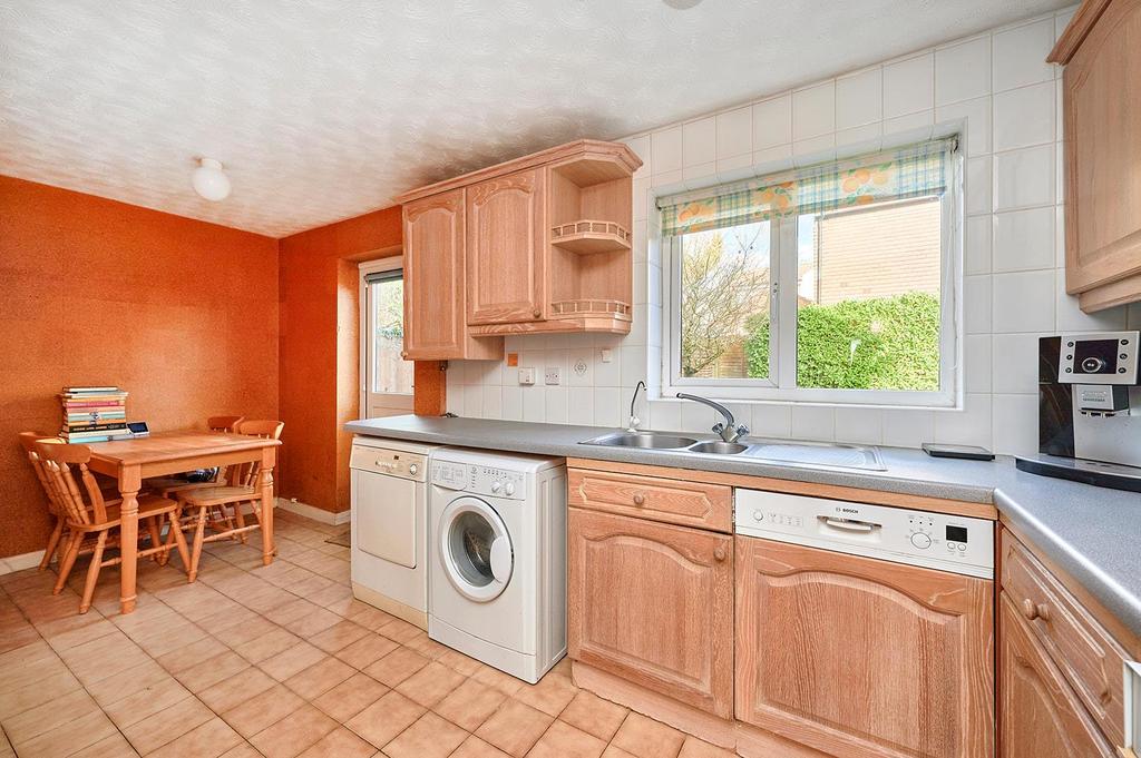 L-Shaped Kitchen/Breakfast Room