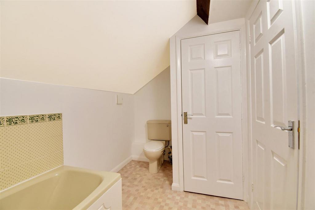 Ensuite 2.jpg