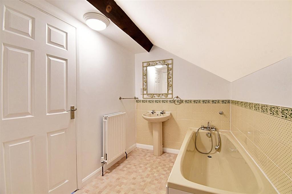 Ensuite 1.jpg