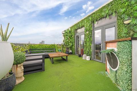 2 bedroom flat for sale, Eythorne Road, London SW9