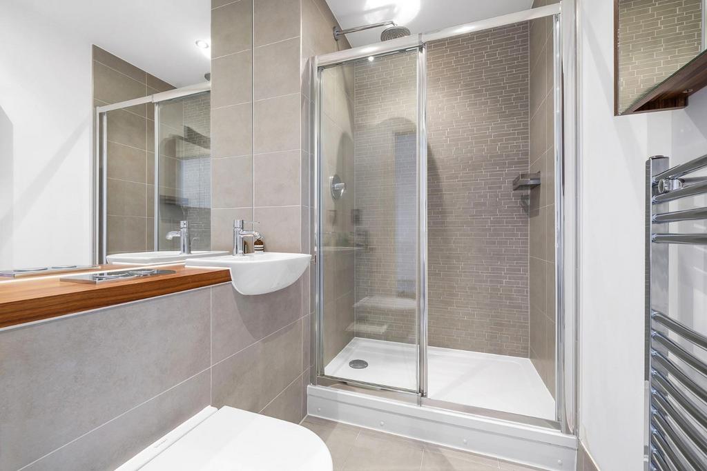 Ensuite.JPG