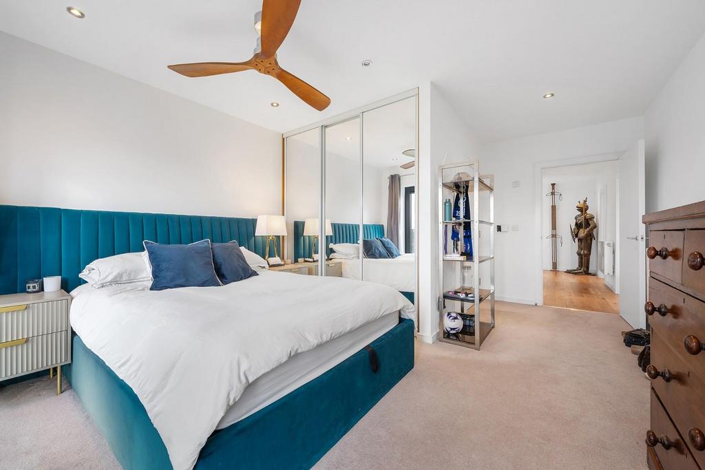 Bedroom 1 (3).JPG