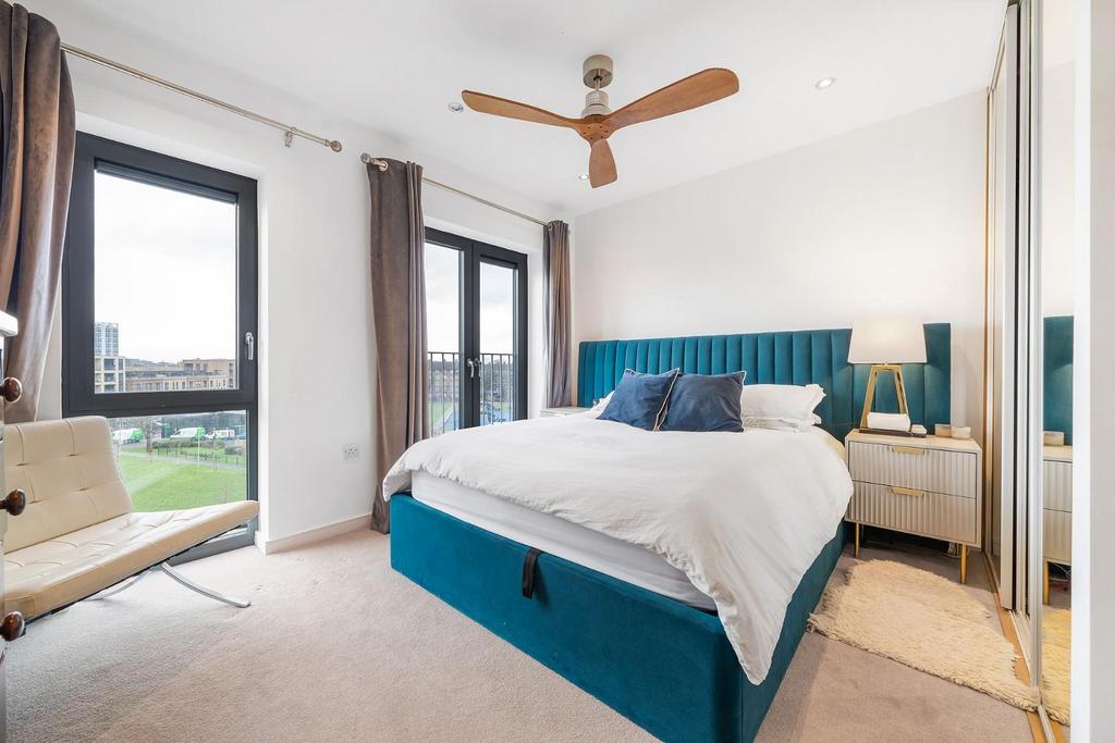 Bedroom 1 (2).JPG