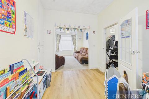 4 bedroom terraced house for sale, Trafalgar Road, Scarborough