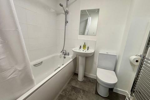 2 bedroom flat to rent, Surrey Road, Poole