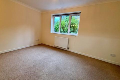 2 bedroom flat to rent, Surrey Road, Poole