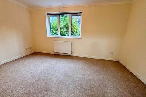 2 bedroom flat to rent, Surrey Road, Poole
