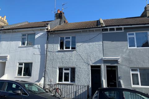 Edinburgh Road, Brighton, BN2 3HY