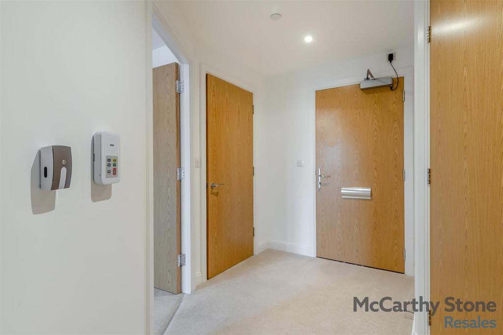 8675684-interior12.jpg