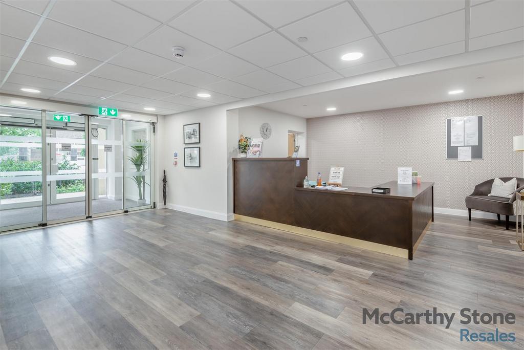 8660118-interior13.jpg