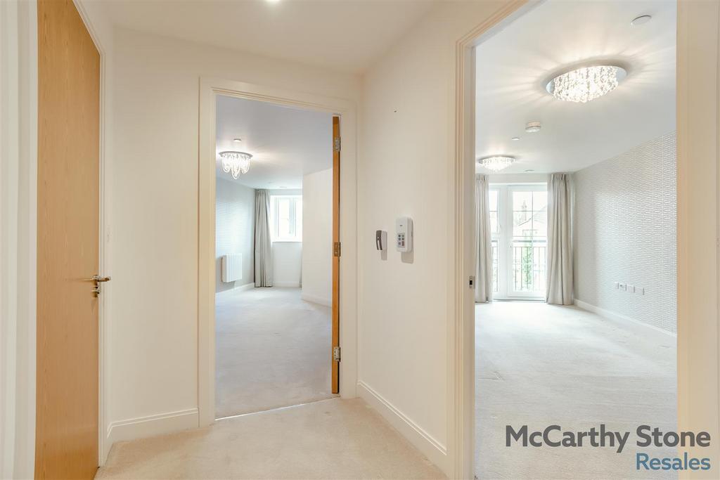 8675684-interior14.jpg