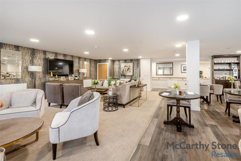 8660118-interior12.jpg