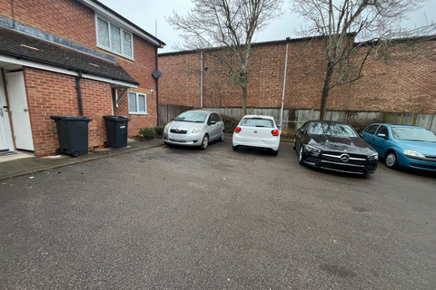 2 bedroom semi-detached house to rent, Marlow Avenue, Luton, Bedfordshire, LU1