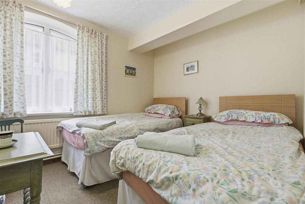 2 St Edmund's Court 15.jpg