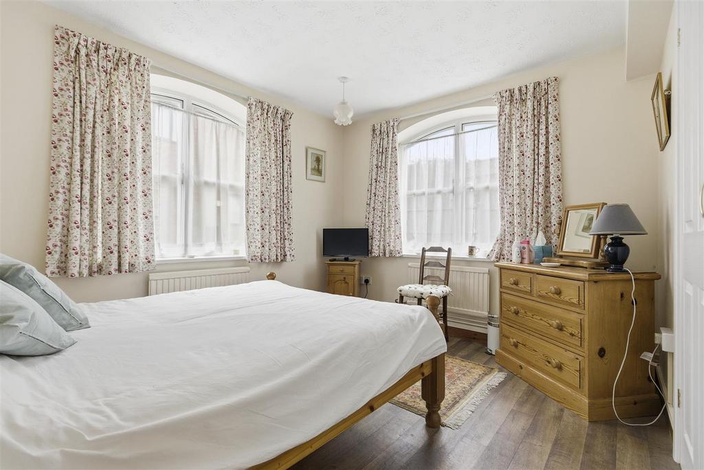 2 St Edmund's Court 14.jpg