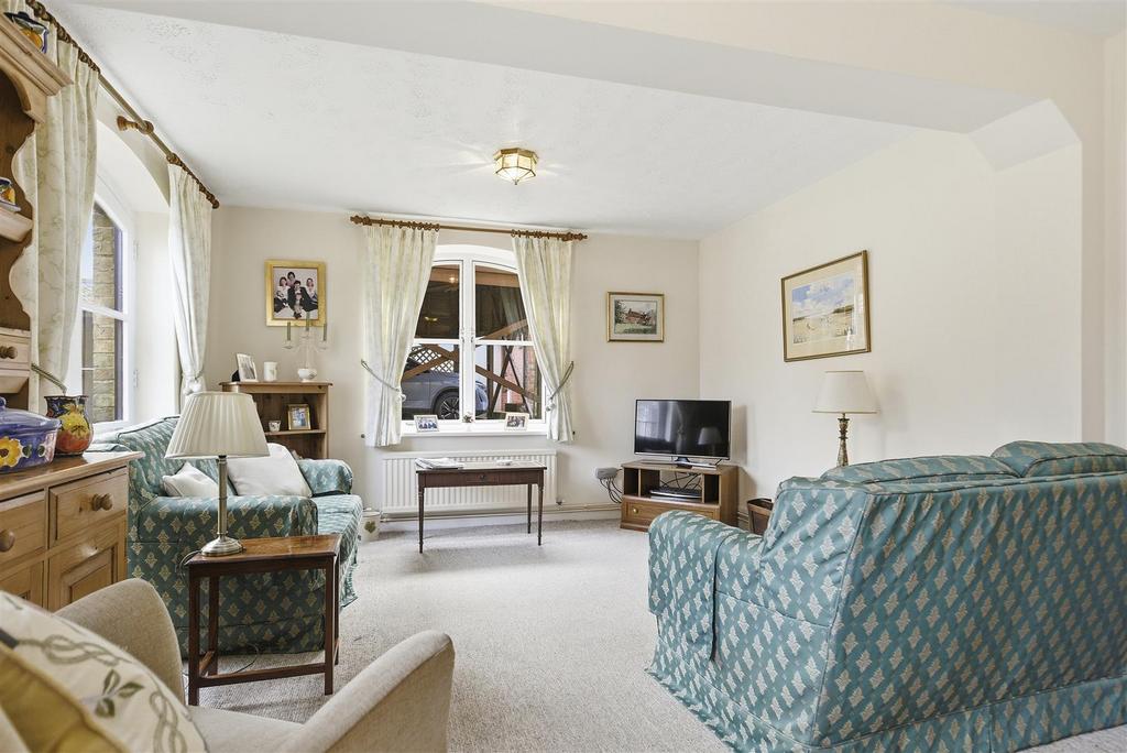 2 St Edmund's Court 6.jpg