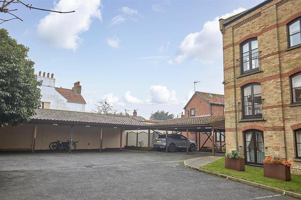 2 St Edmund's Court 3.jpg