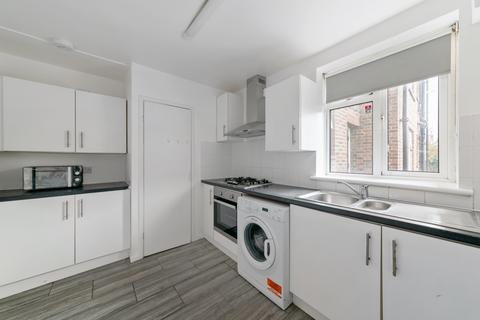 2 bedroom flat to rent, Pitcarin Court, London Road, Mitcham, CR4