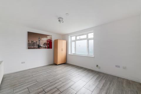 2 bedroom flat to rent, Pitcarin Court, London Road, Mitcham, CR4