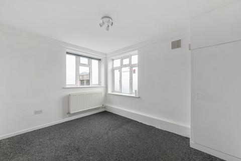 2 bedroom flat to rent, Pitcarin Court, London Road, Mitcham, CR4