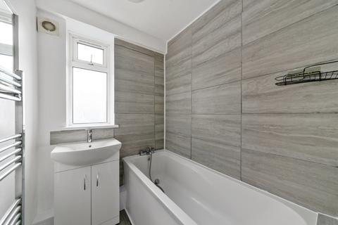 2 bedroom flat to rent, Pitcarin Court, London Road, Mitcham, CR4