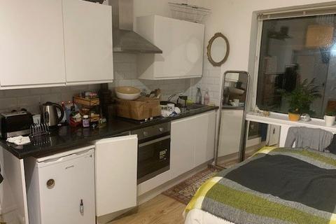 Studio to rent, Princes Avenue, Muswell Hill N10