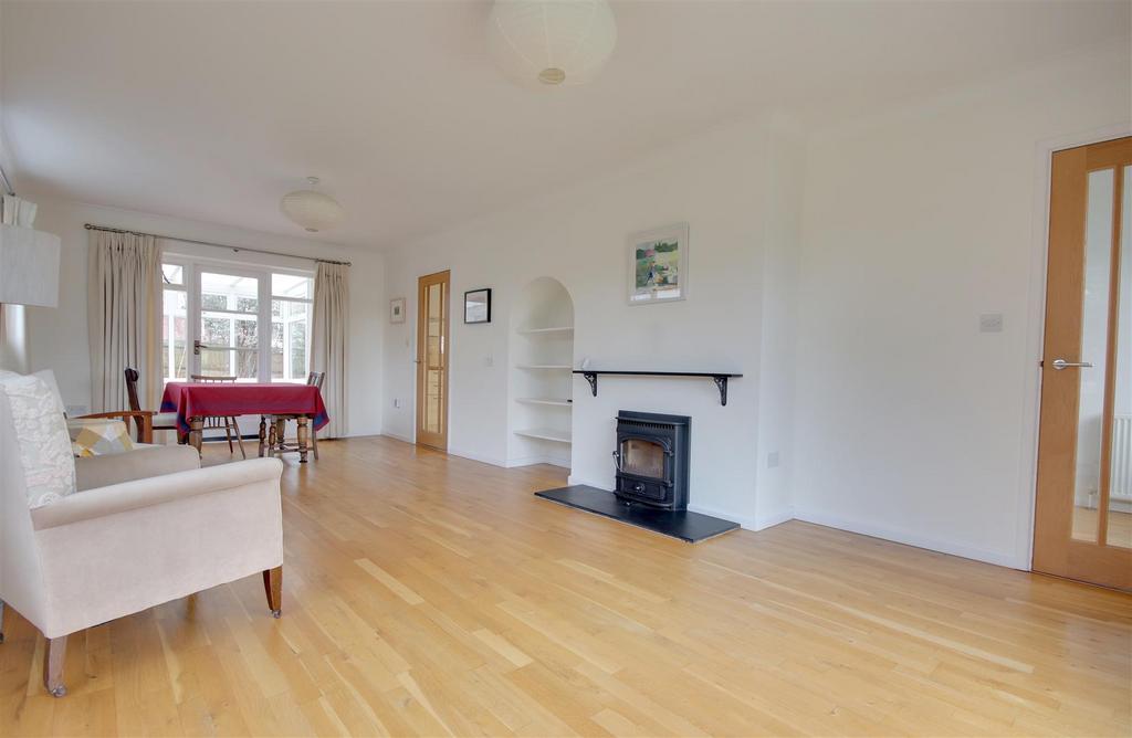 Living room 2.jpg