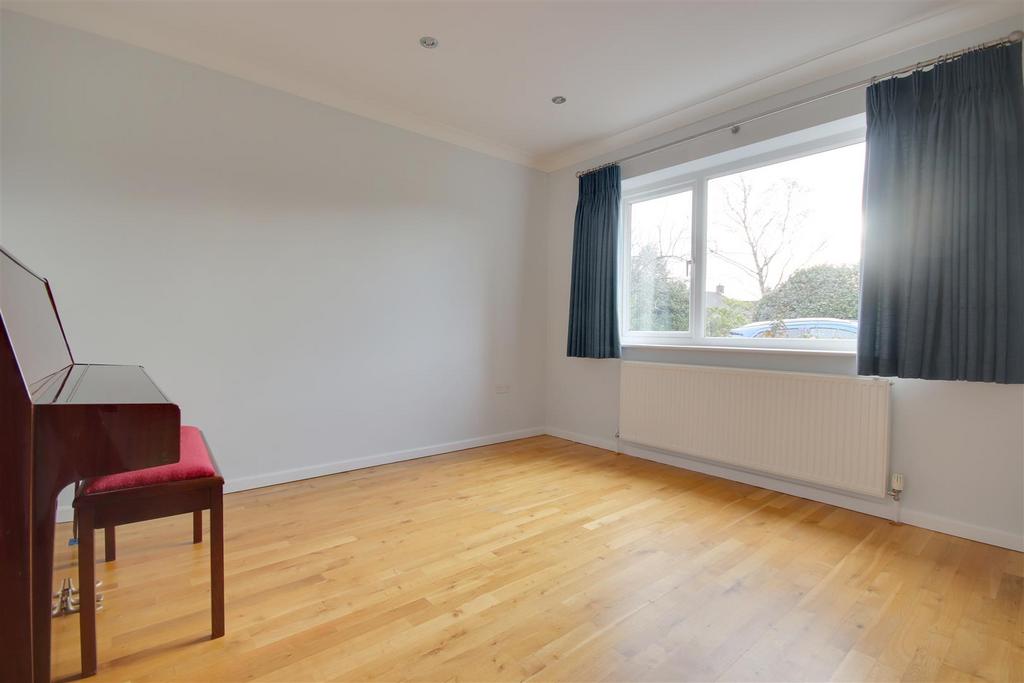 Bedroom 4.jpg