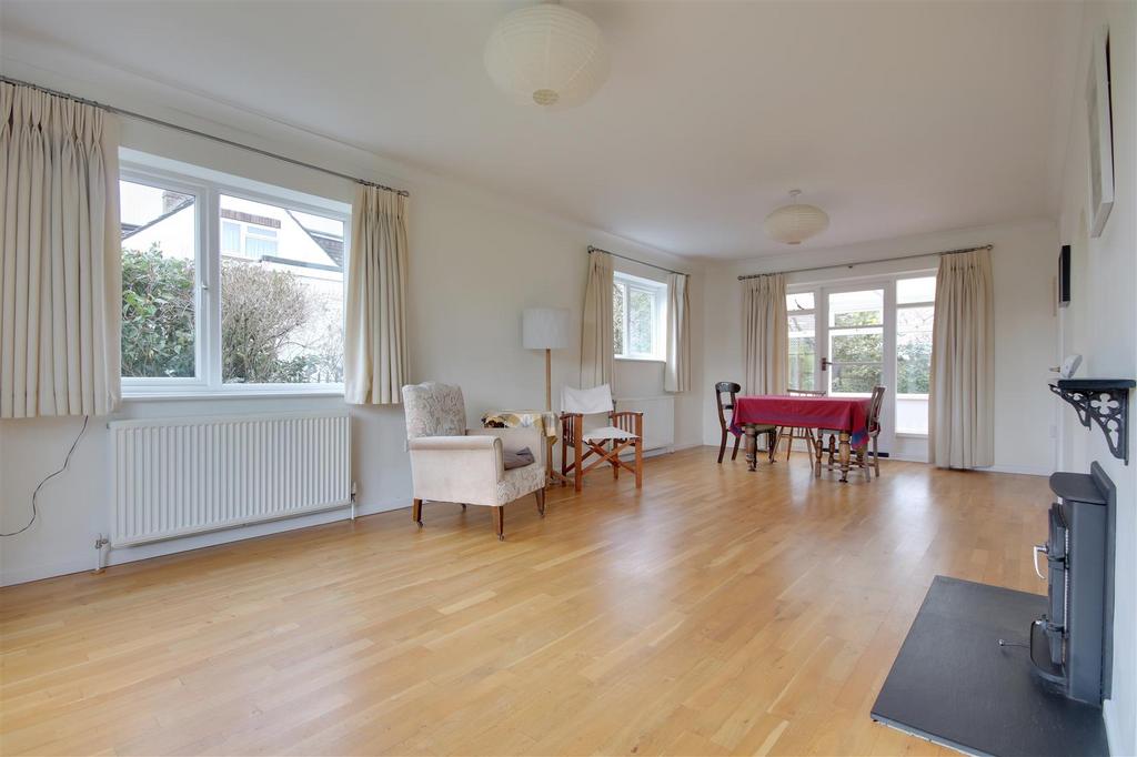 Living room 3.jpg