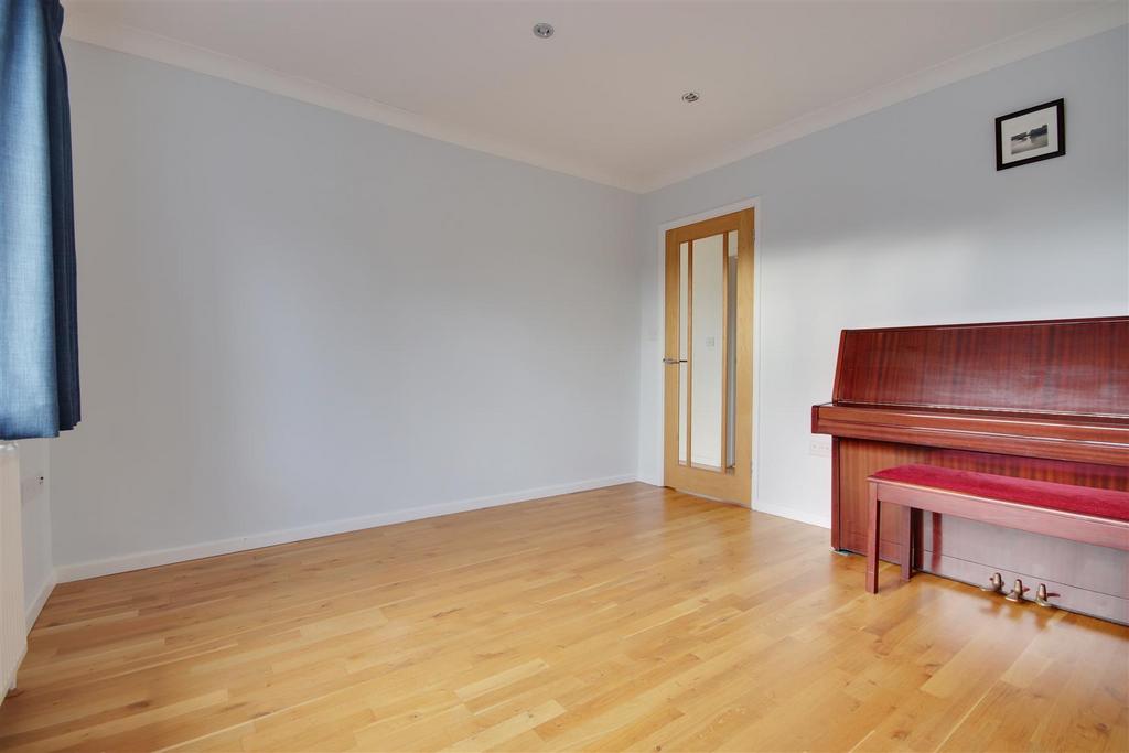 Bedroom 4 2.jpg