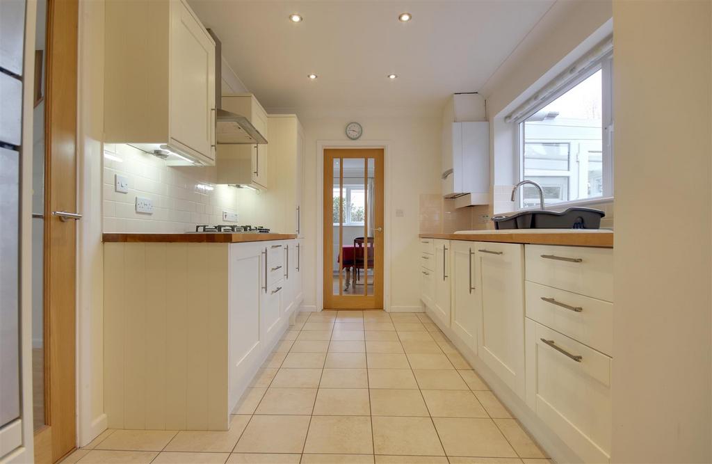 Kitchen 2.jpg