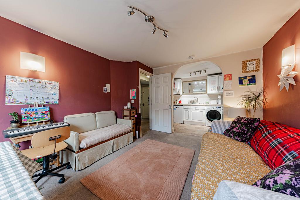 Living Room / Dinning Room (2)