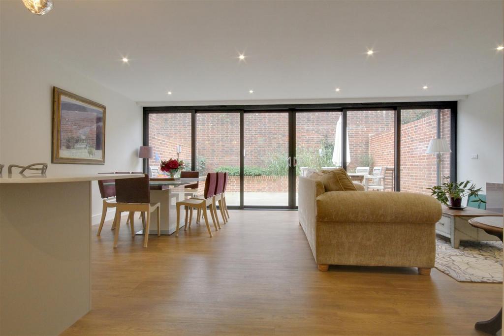Dining room 2.jpg
