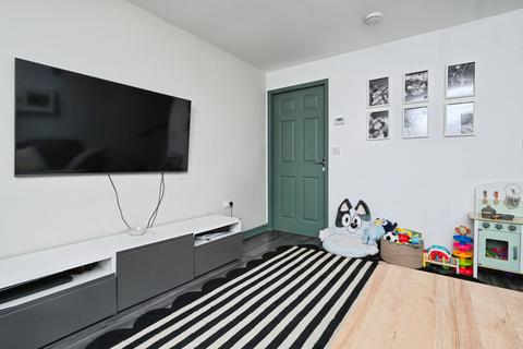 2 bedroom semi-detached house for sale, Manderley Gardens, Sutton-in-Ashfield, NG17