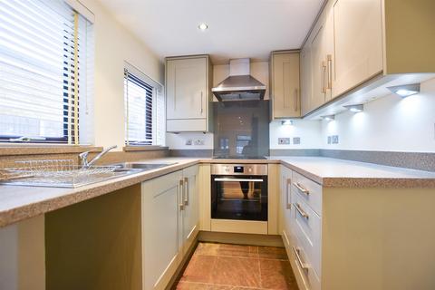 2 bedroom end of terrace house for sale, Baker Street, Burham