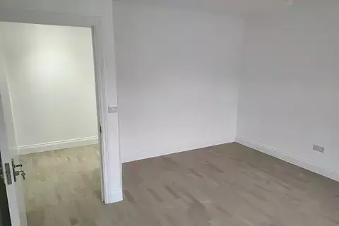 3 bedroom flat to rent, The Village, London SE7