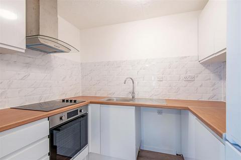 2 bedroom flat for sale, Creighton Road, London