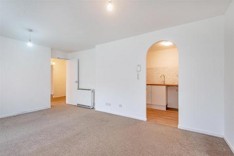 2 bedroom flat for sale, Creighton Road, London