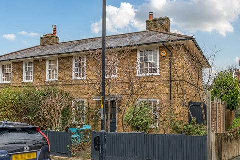 4 bedroom end of terrace house for sale, Lanbury Road, Peckham, London, SE15