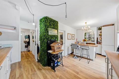 3 bedroom semi-detached house for sale, Ladywood Road, Dartford