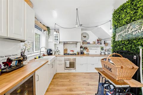 3 bedroom semi-detached house for sale, Ladywood Road, Dartford