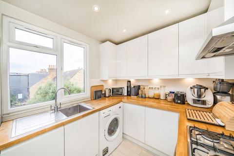 2 bedroom flat to rent, Kings Road, London SW19