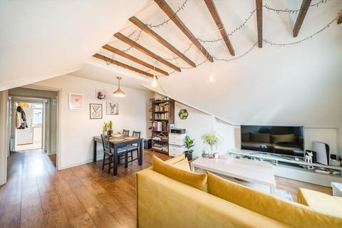 2 bedroom flat to rent, Kings Road, London SW19