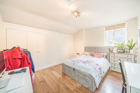 2 bedroom flat to rent, Kings Road, London SW19